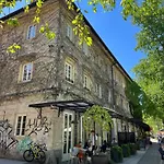 Cosy Castle Flat - Dressing - Free Parking Апартаменты *