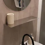 Апартаменты Cosy Castle Flat - Dressing - Free Parking *